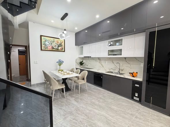 Spacious 3-Story House in Hoa Minh for Sale — photo 4