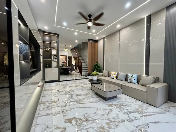 Modern 4-Bedroom House with 10.5m Frontage for Sale — photo 3