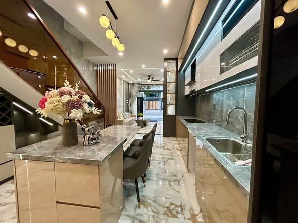 Modern 4-Bedroom House with 10.5m Frontage for Sale — photo 5