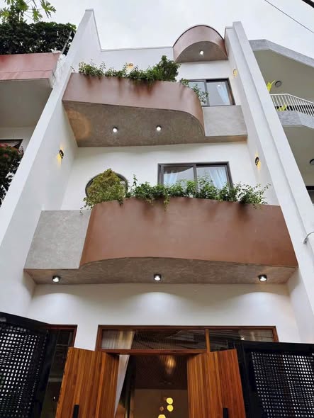 Luxury Riverside Apartment with Private Garden for Sale — photo 2