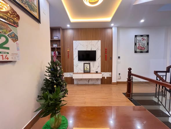 Modern 3-Story House on Prime Le Van Hien Street for Sale — photo 2