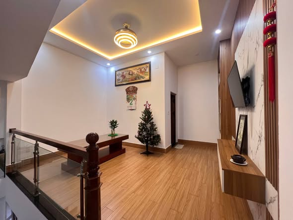 Modern 3-Story House on Prime Le Van Hien Street for Sale — photo 4