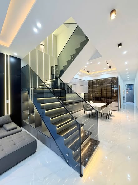 Charming House Near Nguyễn Tất Thành Beach for Sale — photo 3