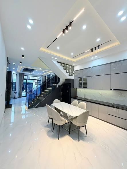 Charming House Near Nguyễn Tất Thành Beach for Sale — photo 5