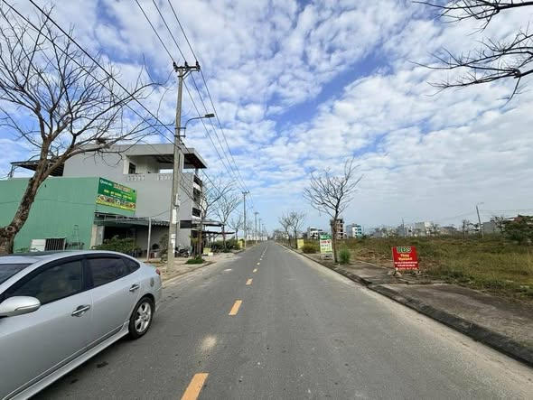 Prime Frontage Land for Sale in Hoa Xuan District — photo 1