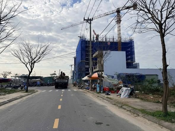 Prime Frontage Land for Sale in Hoa Xuan District — photo 3