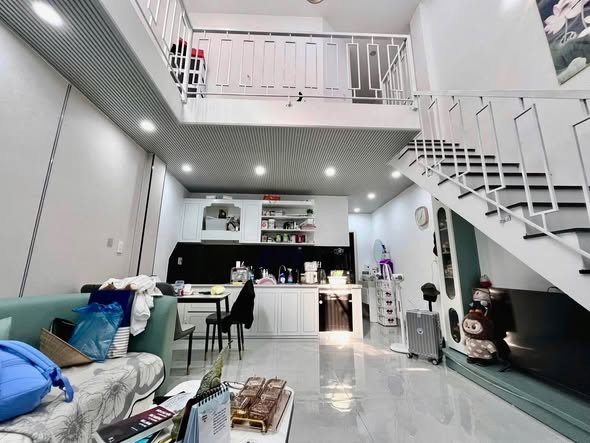 Modern Concrete House on Dien Bien Phu Street for Sale — photo 1