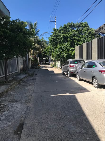 Land with Complete Three-Story House for Sale — photo 3