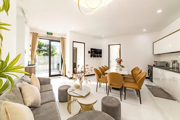 Stunning Villa with Son Tra Peninsula Views — photo 2