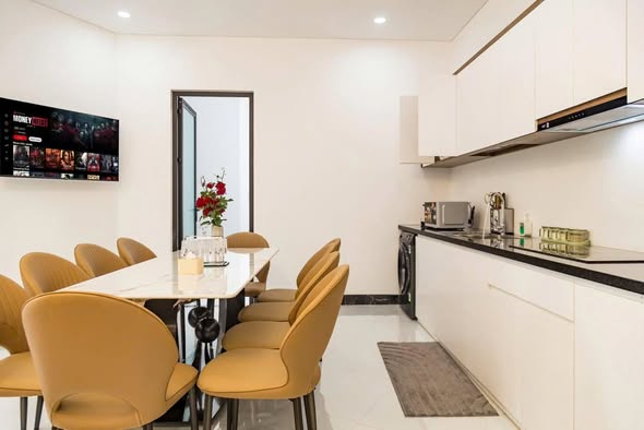 Stunning Villa with Son Tra Peninsula Views — photo 4