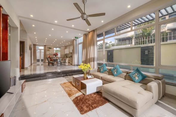 Luxury Villa with Private Pool Steps from My Khe Beach — photo 2