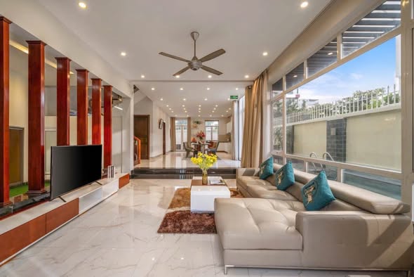 Luxury Villa with Private Pool Steps from My Khe Beach — photo 3