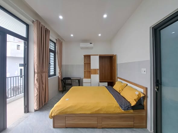 Modern Room with Balcony in Central Da Nang — photo 1