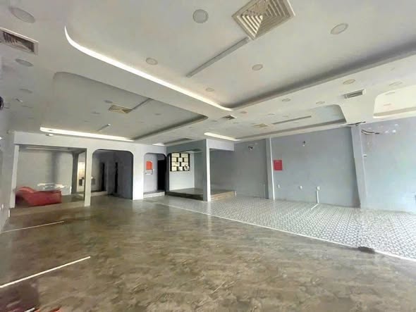 Spacious Commercial Space on Thai Thi Boi Street — photo 3