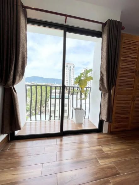 Modern 1-Bedroom Apartment with Balcony and Pool — photo 5