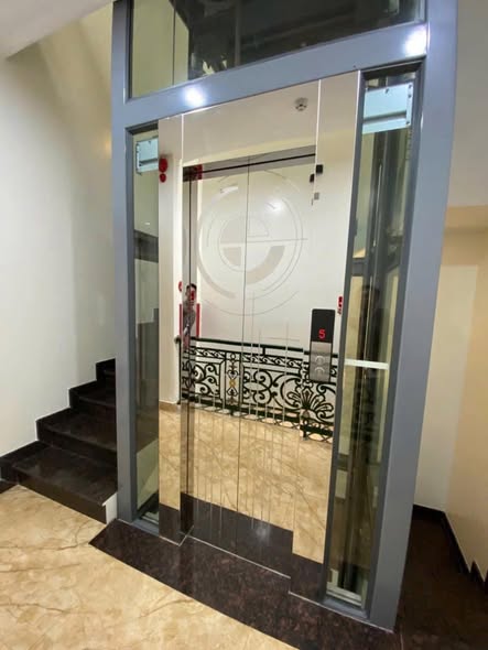 Spacious 4.5-Story House with Elevator Near Beach β photo 2