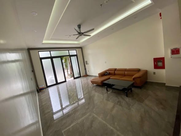 Spacious 4.5-Story House with Elevator Near Beach β photo 3