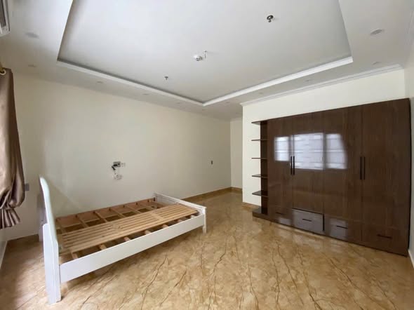 Spacious 4.5-Story House with Elevator Near Beach β photo 5