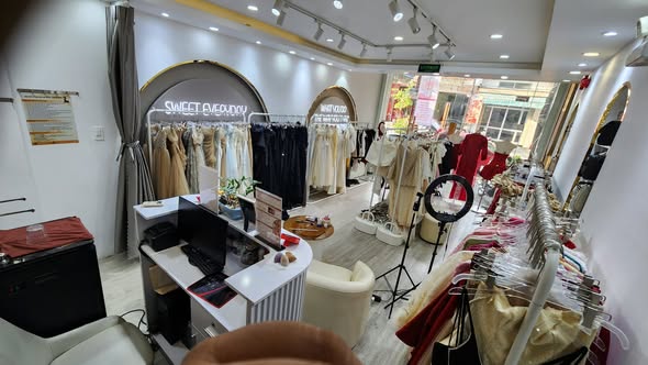 Prime Two-Story Commercial Space Near Han Market — photo 2