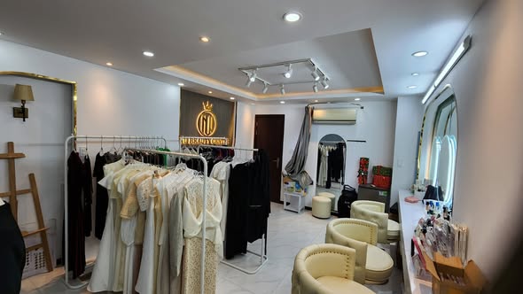 Prime Two-Story Commercial Space Near Han Market — photo 3