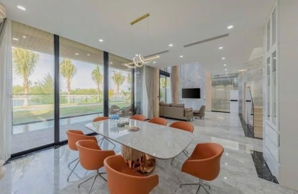 Luxurious 5-Bedroom Villa in Regal One River — photo 4