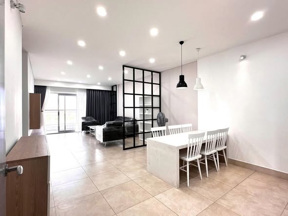 Corner 2-Bedroom Luxury Apartment with Million-Dollar River View — photo 3