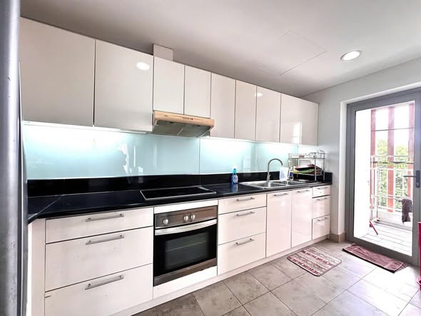 Corner 2-Bedroom Luxury Apartment with Million-Dollar River View — photo 4