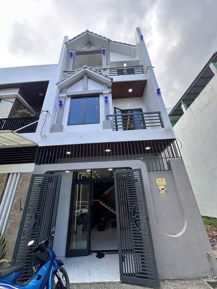 Spacious 3-Story Modern House for Sale in Da Nang — photo 1