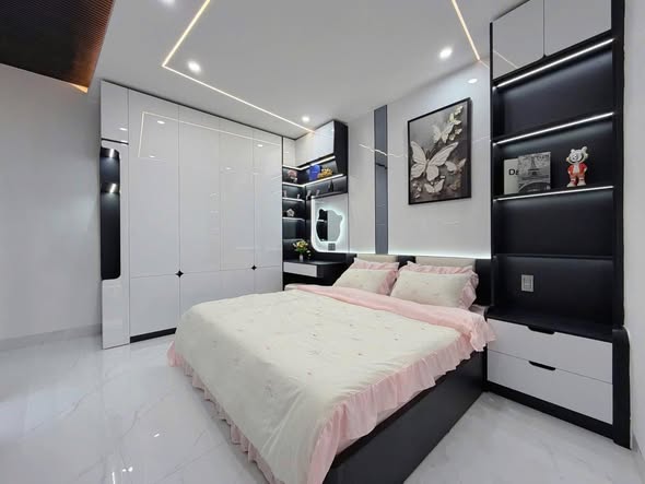 Modern 4-Bedroom House with Luxury Furnishings — photo 5