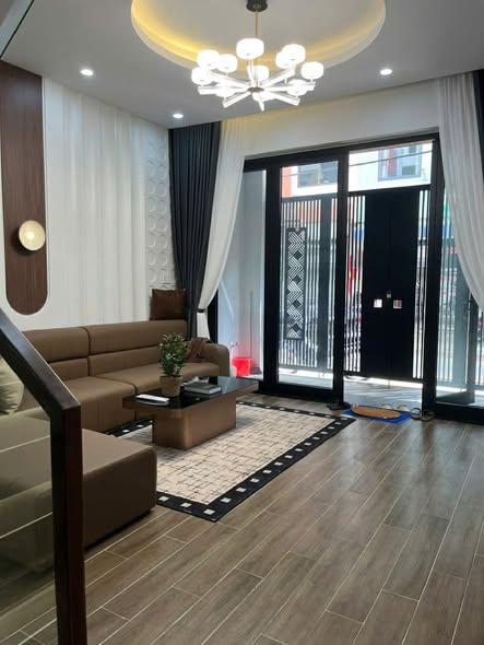 Modern 3-Storey House with Prime Frontage Location — photo 2