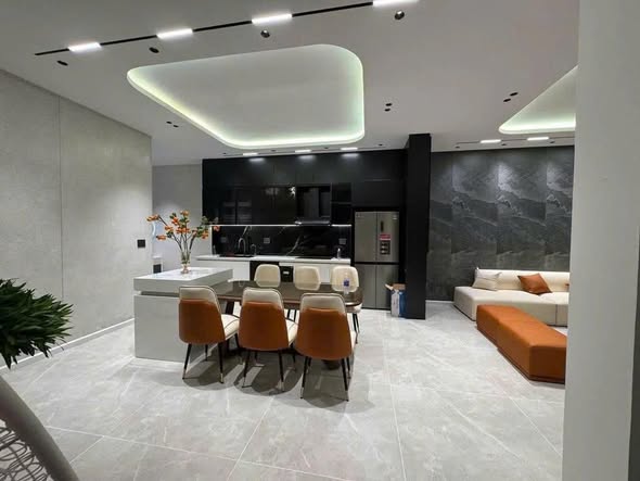 Spacious 5-Bedroom House Near Nguyen Sinh Sac Street — photo 2