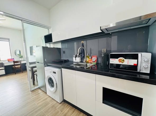 Seaside Studio with Ocean View in Prime Beach Location β photo 2