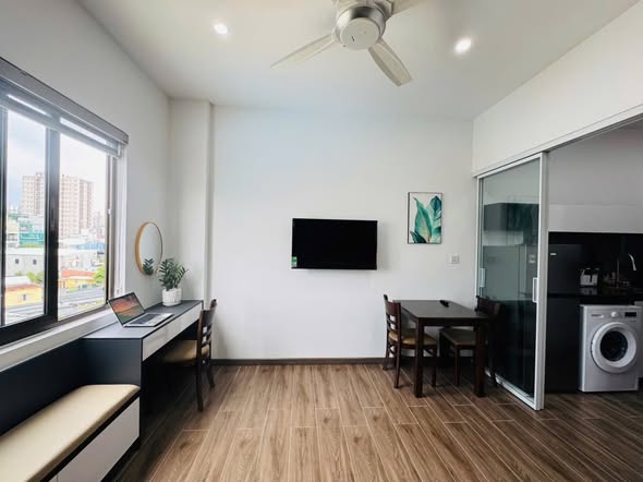 Seaside Studio with Ocean View in Prime Beach Location β photo 3