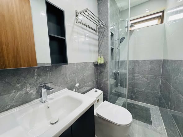 Seaside Studio with Ocean View in Prime Beach Location β photo 4