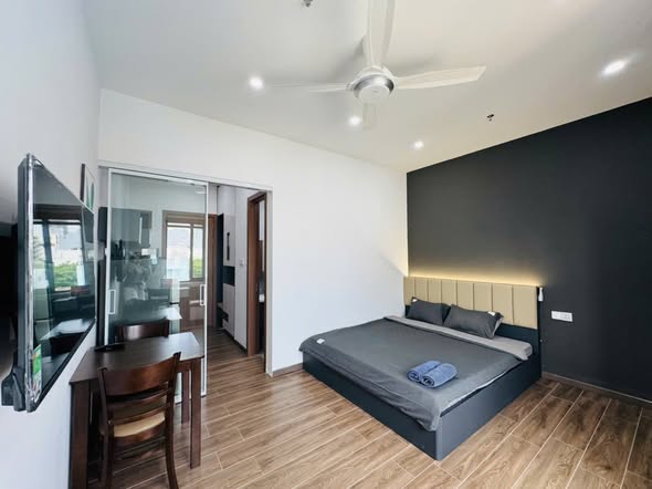 Seaside Studio with Ocean View in Prime Beach Location β photo 5