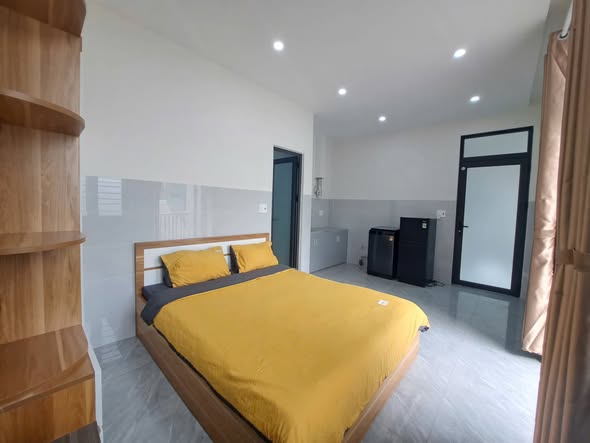 Modern Apartment with Private Balcony and Laundry — photo 4