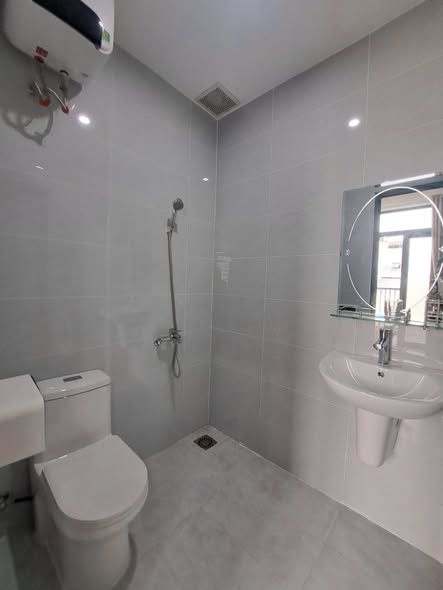 Modern Apartment with Private Balcony and Laundry — photo 5