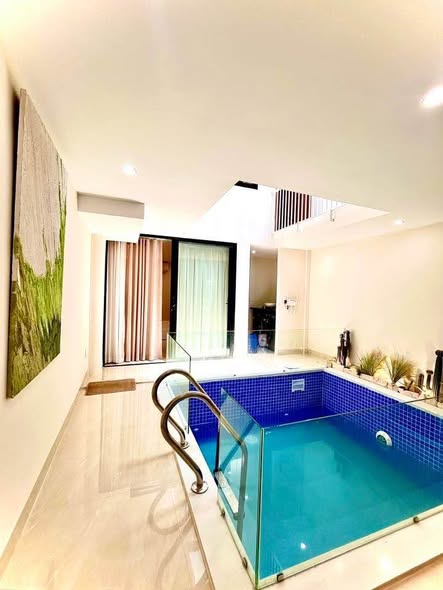 Modern 3-Bedroom Villa with Private Jacuzzi Near Beach — photo 1