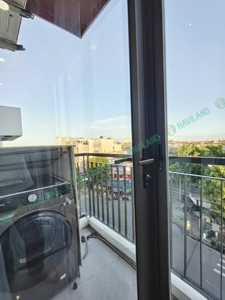 Spacious 1BR Apartment with Balcony on Bui Ta Han Street — photo 2