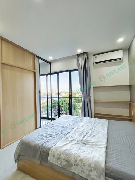 Spacious 1BR Apartment with Balcony on Bui Ta Han Street — photo 3