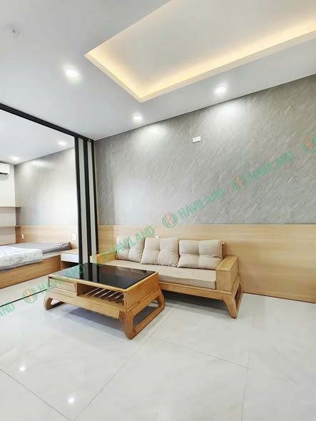 Spacious 1BR Apartment with Balcony on Bui Ta Han Street — photo 4