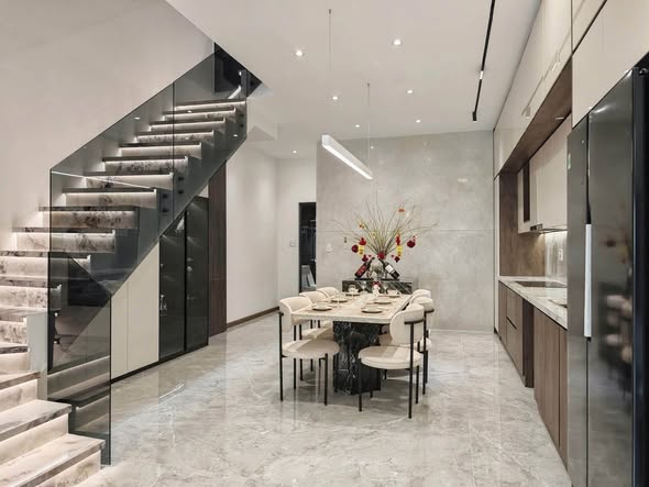 Spacious Concrete House in City Center for Sale — photo 5