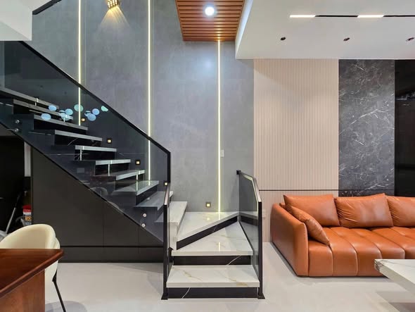 Stunning 3-Bedroom House on Trung Nu Vuong for Sale — photo 4