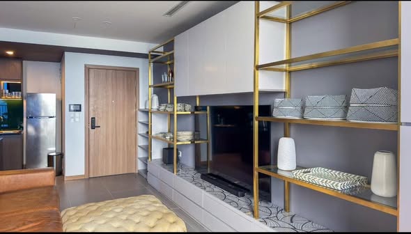 Spacious Corner Apartment with River and Hotel Views — photo 5