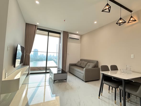 Modern 1-Bedroom Apartment with River View — photo 2