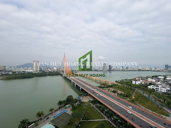 Modern 1-Bedroom Apartment with River View — photo 4