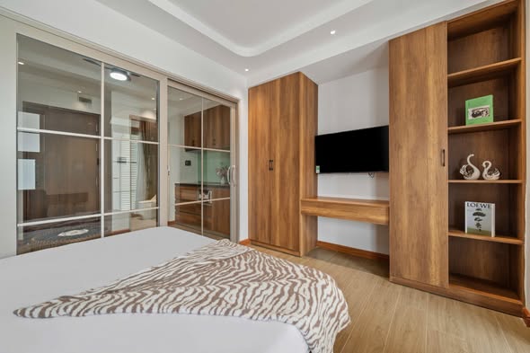 Brand New Beachfront Apartment with Private Balcony — photo 2