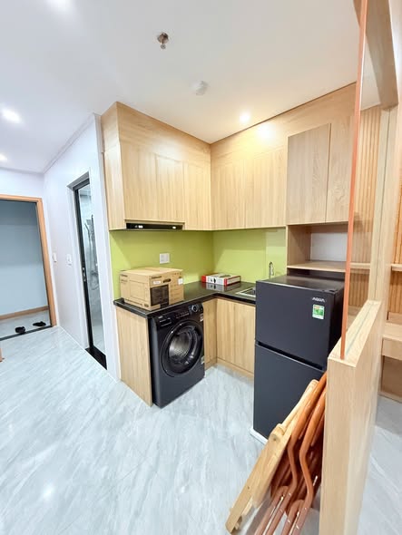 Modern 1-Bedroom Apartment with Balcony and View — photo 3