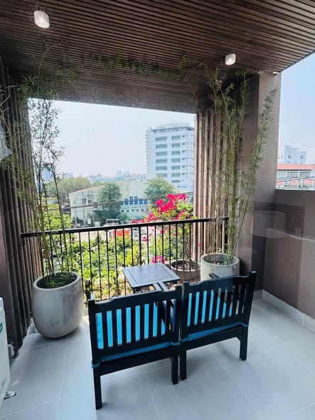 Modern 1-Bedroom Apartment with Spacious Balcony in Central Location — photo 3