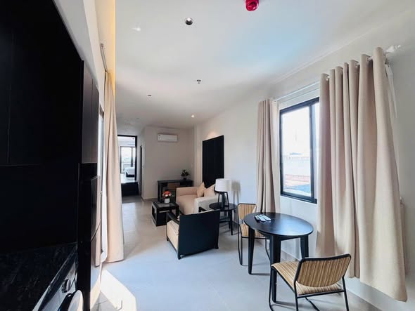 Modern 1-Bedroom Apartment with Spacious Balcony in Central Location — photo 4